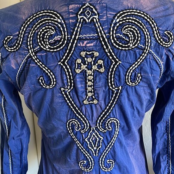 Roar Ari ll Blue With Pink Hues Distressed Embroidered Embellished Shirt Rodeo - Picture 9 of 13
